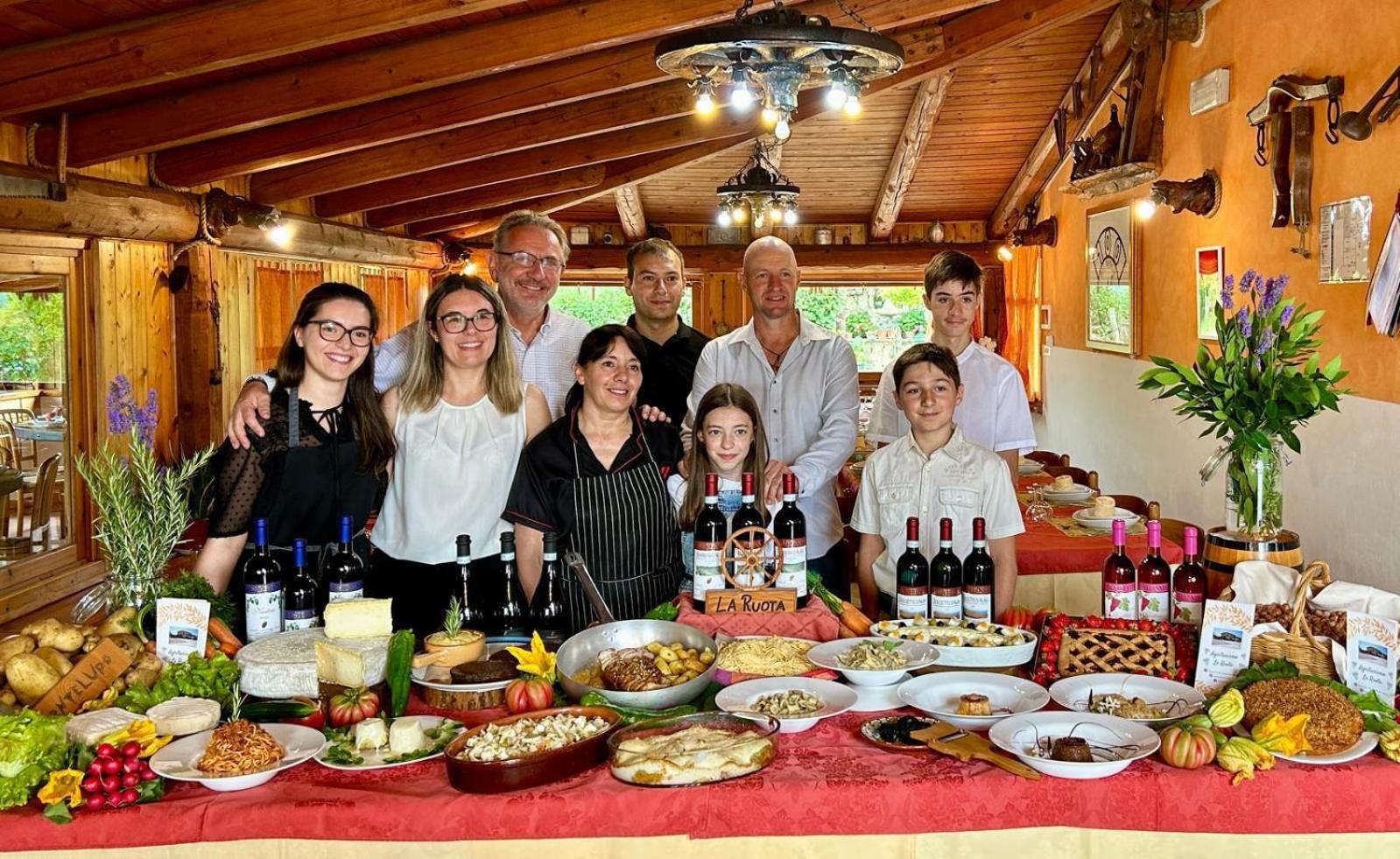 Agriturismo La Ruota Montelupo Albese Extérieur photo
